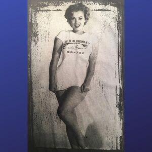 AVENUE L.A. Marilyn Monroe U.S.S. Henley Pin-Up Tee, GRAY, Women’s Size L, EUC